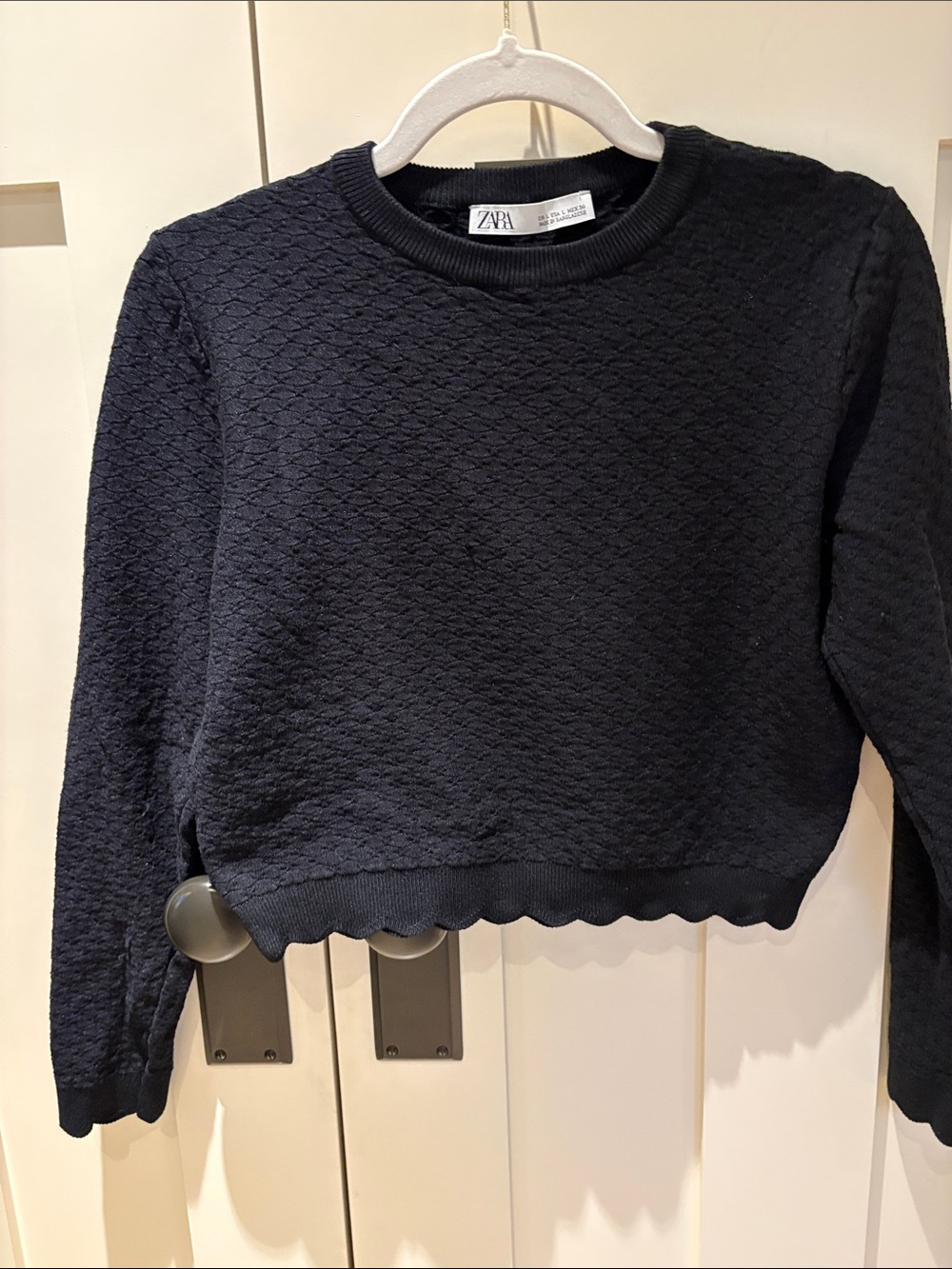 ZARA Black Textured cropped Crewneck with Scalloped Hem